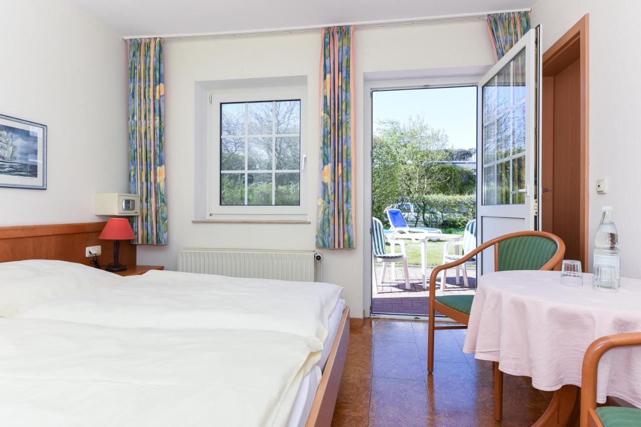 Hotel-Pension Stoertebeker Bensersiel Eksteriør billede