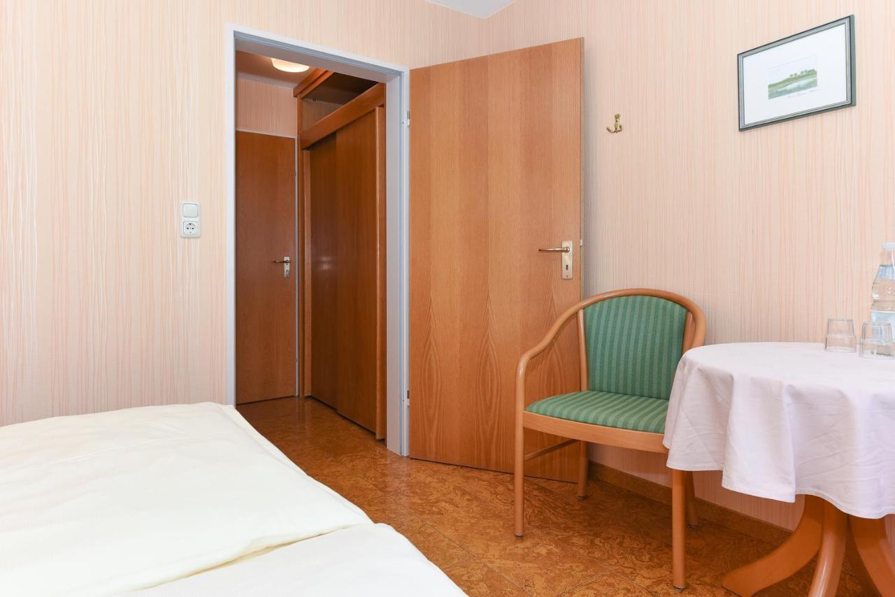 Hotel-Pension Stoertebeker Bensersiel Eksteriør billede